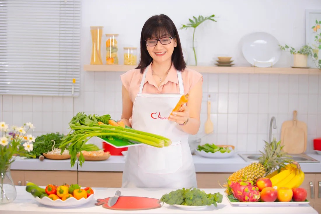 Mai Hằng trong bếp