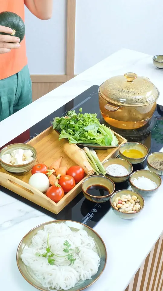 NƯỚC LÈO ĂN VỚI BÚN DINH DƯỠNG (NƯỚC DÙNG)